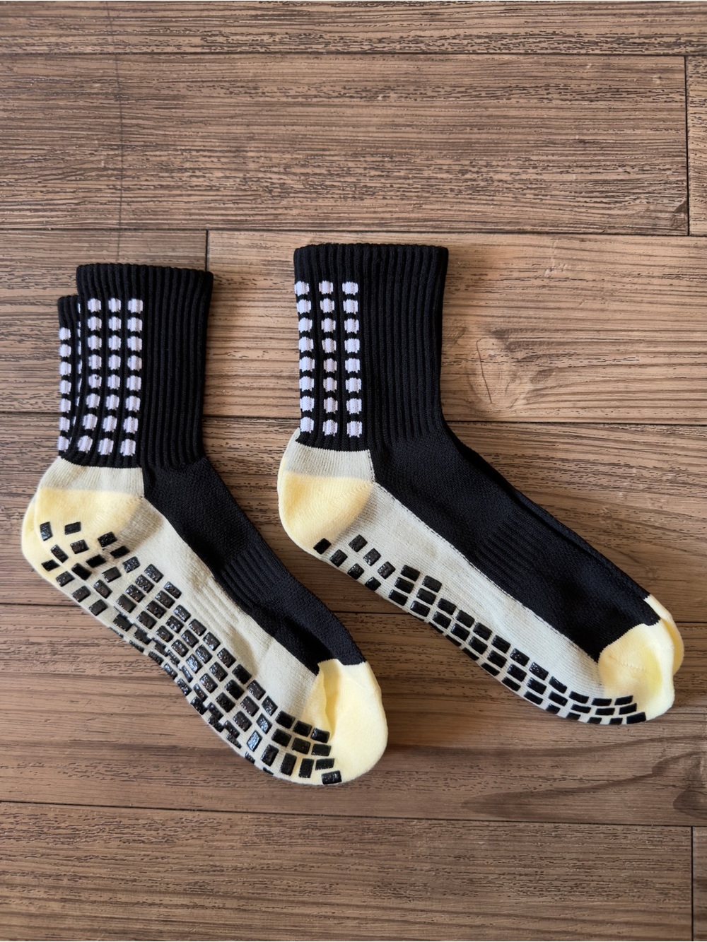 Black & Yellow Men's Grip Crew Socks